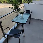 Conmari Luxury מלון דירות נידרי