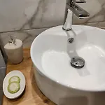 Conmari Luxury מלון דירות 3*