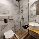 Conmari Luxury מלון דירות נידרי