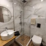 Conmari Luxury Lägenhetshotell Nidhrion