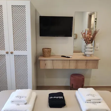 Conmari Luxury Ξενοδοχείο με διαμερίσματα 3*