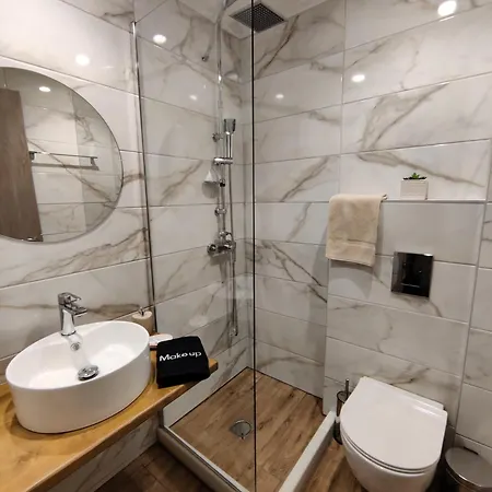 Conmari Luxury Lägenhetshotell Nidhrion